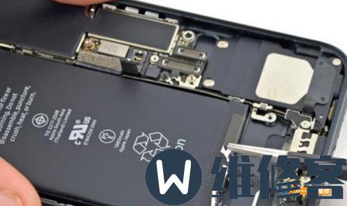 青岛哪里可以给iPhone 8 Plus换电池？苹果iPhone 8P换电池教程