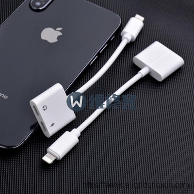 北京手机维修教大家iPhone8手机如何充电的同时使用耳机