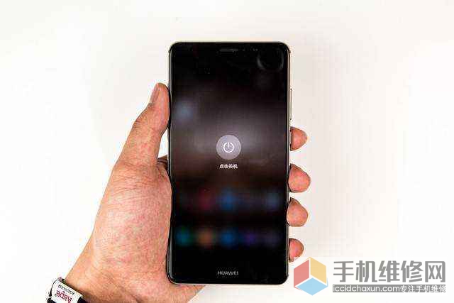 上海华为客户服务中心告诉您手机自动关机的可能原因
