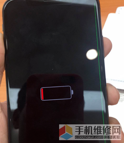 iPhone x 手机屏幕出现绿线怎么办？