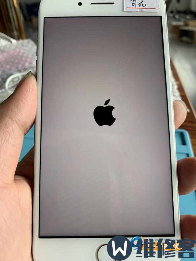 iPhone8手机进水以后屏幕有水印怎么办？南京苹果维修点教你轻松解决