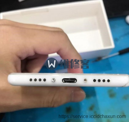 iPhone 7Plus电池更换详解以及更换失误导致屏幕故障的解决方法