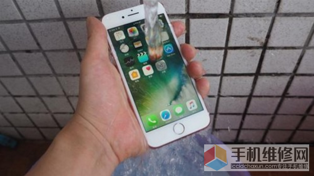 iPhone的防水功能怎么样？有防水功能就不会进水吗？