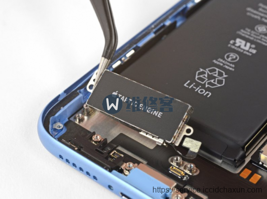 手机维修网图文详解iPhone XR电池更换步骤