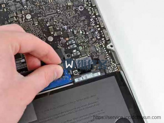 广州苹果电脑MacBook Pro 13更换电池图文教程详解