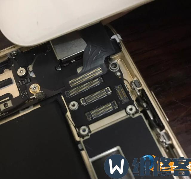 iPhone7手机屏幕怎么拆?南京iPhone维修点分享苹果换屏维修教程