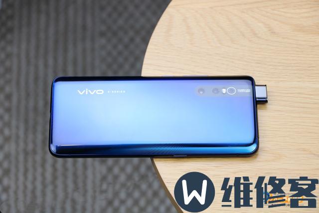 各大品牌手机售后换电池服务价格对比，苹果维修最贵各大品牌手机售后换电池服务价格对比，苹果维修最贵
