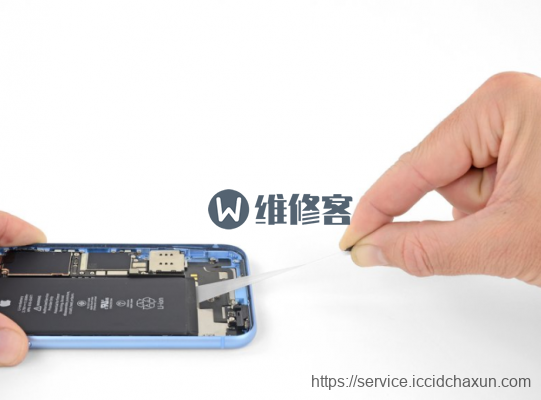 手机维修网图文详解iPhone XR电池更换步骤