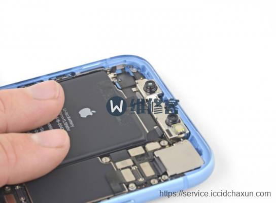 手机维修网图文详解iPhone XR电池更换步骤