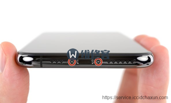青岛苹果手机维修点分享iPhone XS手机换电池维修教程