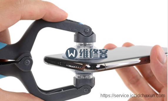 青岛苹果手机维修点分享iPhone XS手机换电池维修教程