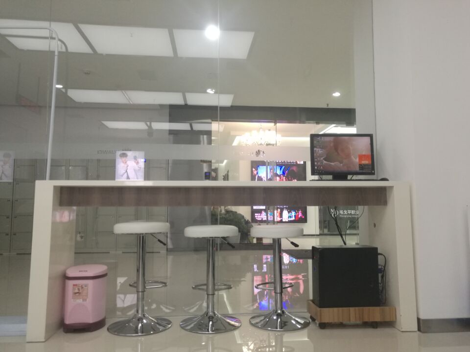 郑州华为授权维修点：郑州曼哈顿升龙大厦店