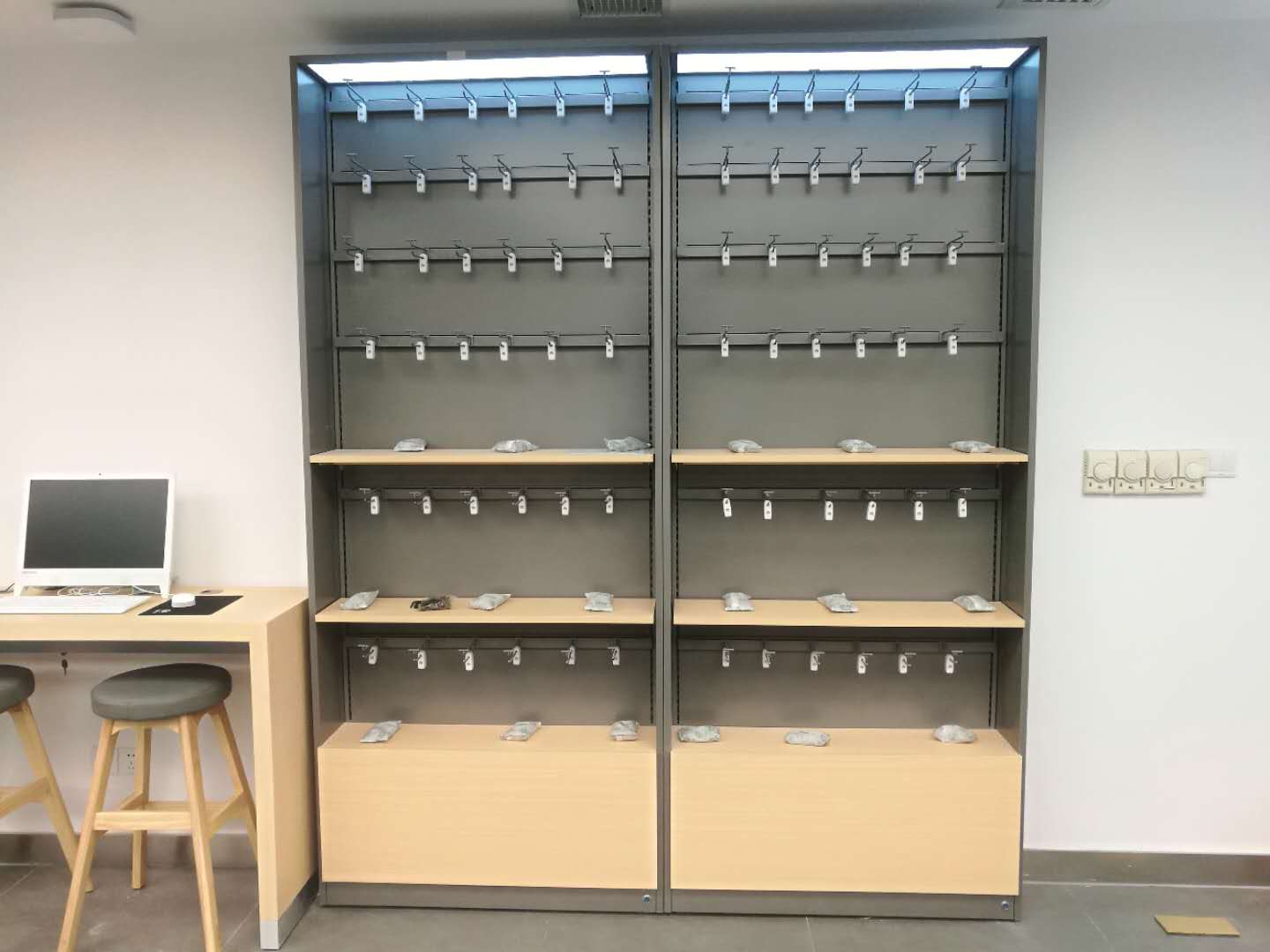 上海华为授权维修点：上海黄浦金融广场店