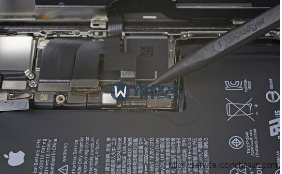 青岛苹果手机维修点分享iPhone XS手机换电池维修教程