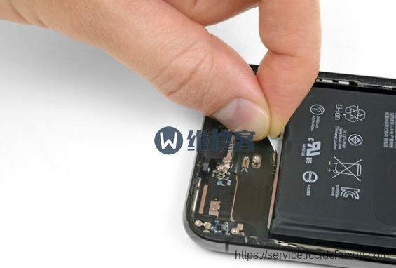青岛苹果手机维修点分享iPhone XS手机换电池维修教程
