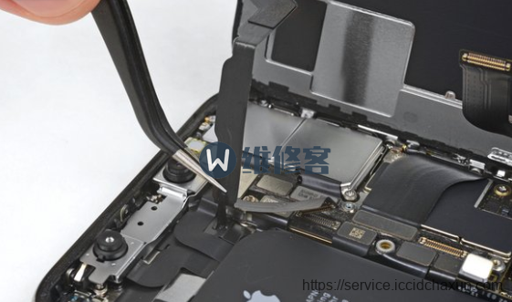 青岛苹果手机维修点分享iPhone XS手机换电池维修教程