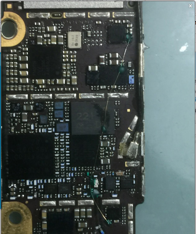 iPhone6 Plus手机电池电量显示不准确，经常灰屏重启维修案例 