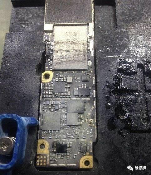 苹果维修案例分享：iPhone6开机短路，手机触屏失灵故障维修