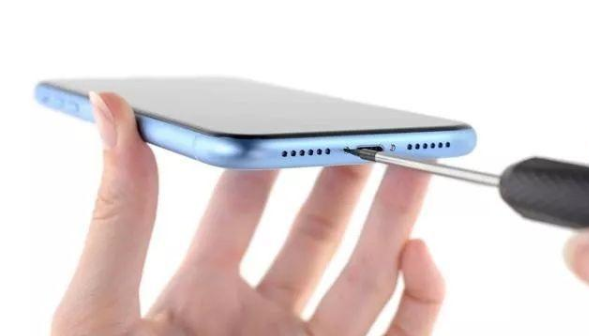 iPhone XR手机耗电太快怎么办？杭州苹果维修点教你换电池技巧