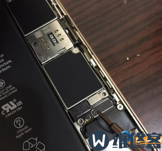 iPhone7手机屏幕怎么拆?南京iPhone维修点分享苹果换屏维修教程