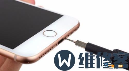 青岛哪里可以给iPhone 8 Plus换电池？苹果iPhone 8P换电池教程