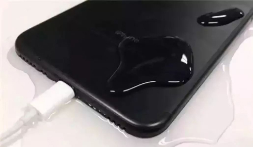 iPhone手机进水开不了机、黑屏怎么办？杭州苹果维修点为你解答