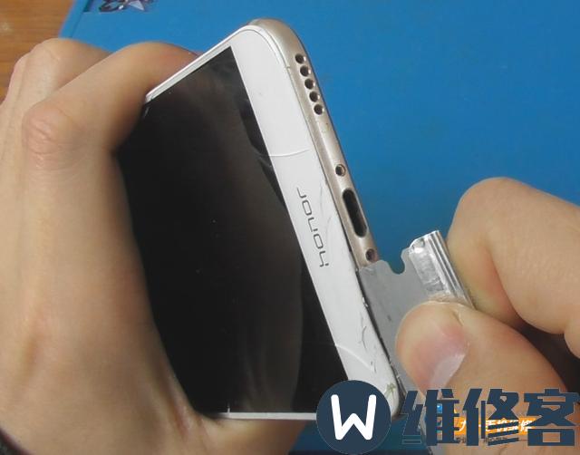 上海华为维修点教你华为荣耀V9手机屏幕碎了怎么维修？
