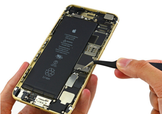 iPhone6s plus满电关机，第二天却发现没电了？北京苹果维修点解析原因