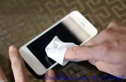 iPhone手机屏幕脏了怎么都擦不干净？石家庄苹果维修点教你小技巧