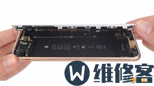 青岛哪里可以给iPhone 8 Plus换电池？苹果iPhone 8P换电池教程