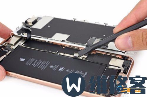 青岛哪里可以给iPhone 8 Plus换电池？苹果iPhone 8P换电池教程